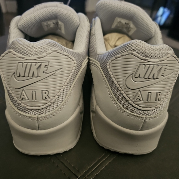 Brand New Nike Air Max 90 Men's Sneakers in Light Gray Original Box Not Included - Picture 3 of 6